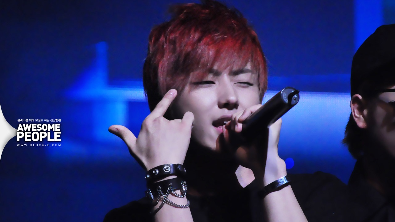 U-Kwon (Block B) là “fan bự” của Taeyang, anh chàng từng hạnh phúc ra mặt khi được fan tặng album của G-Dragon và lightstick của Big Bang. Ngoài ra, U-Kwon còn liệt kê tận 5 lý do khiến anh mê mệt Taeyang: ngầu, hát hay, nhảy giỏi, biểu diễn thu hút và là một người tuyệt vời.