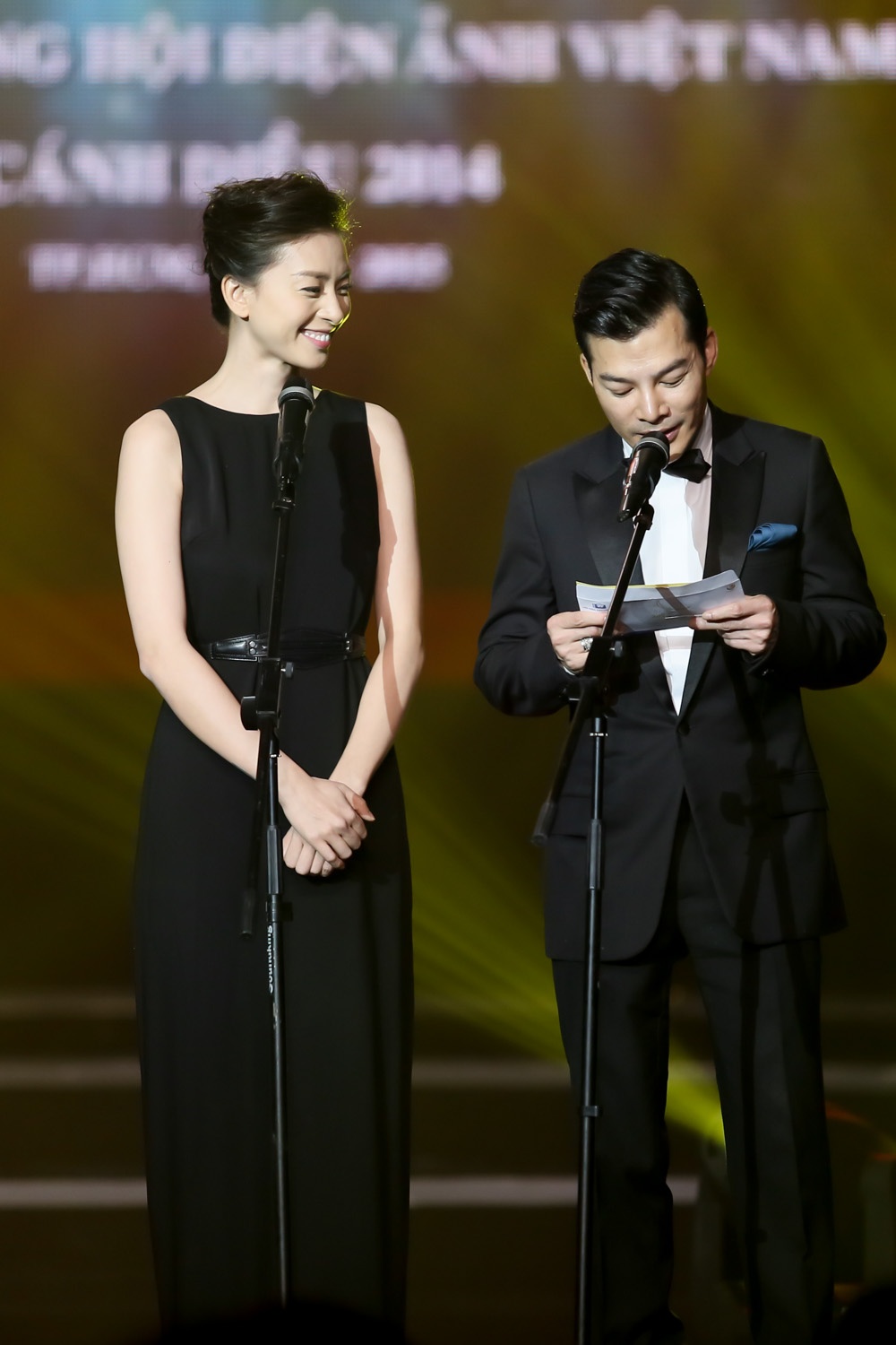 Lễ trao giải Cánh Diều Vàng 2014 diễn ra tối 12/3 trong khung cảnh khá đơn điệu nhưng cũng có bất ngờ thú vị. Rất nhiều người òa lên ngạc nhiên khi Trần Bảo Sơn – Ngô Thanh Vân cùng xuất hiện với tư cách khách mời trao giải. 