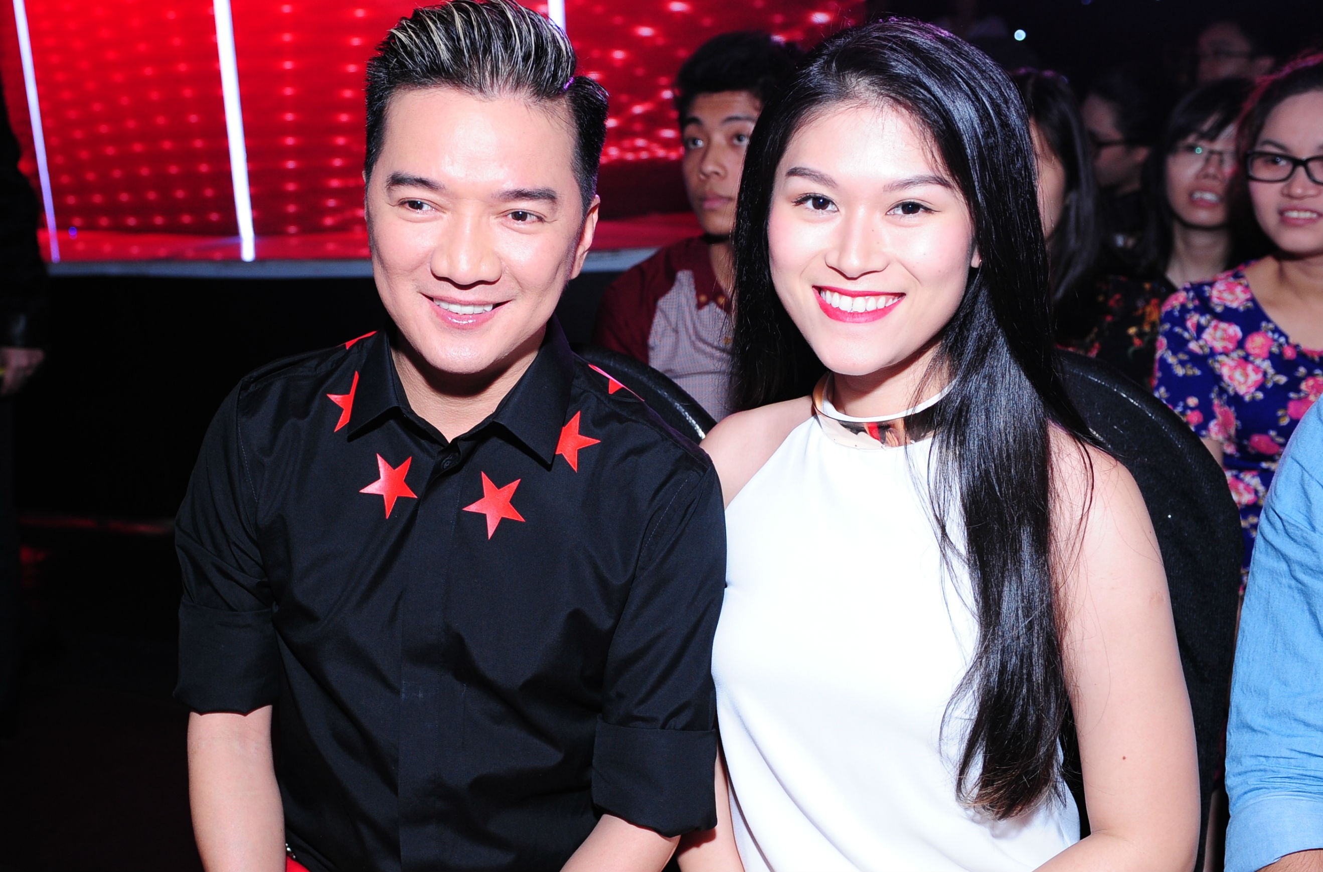 Mr. Dam mac sanh dieu, dan con gai nuoi di xem The Remix hinh anh