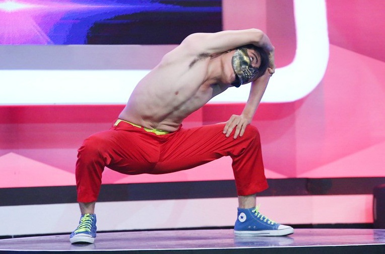 Thanh be khop lam Viet Huong than phuc hinh anh