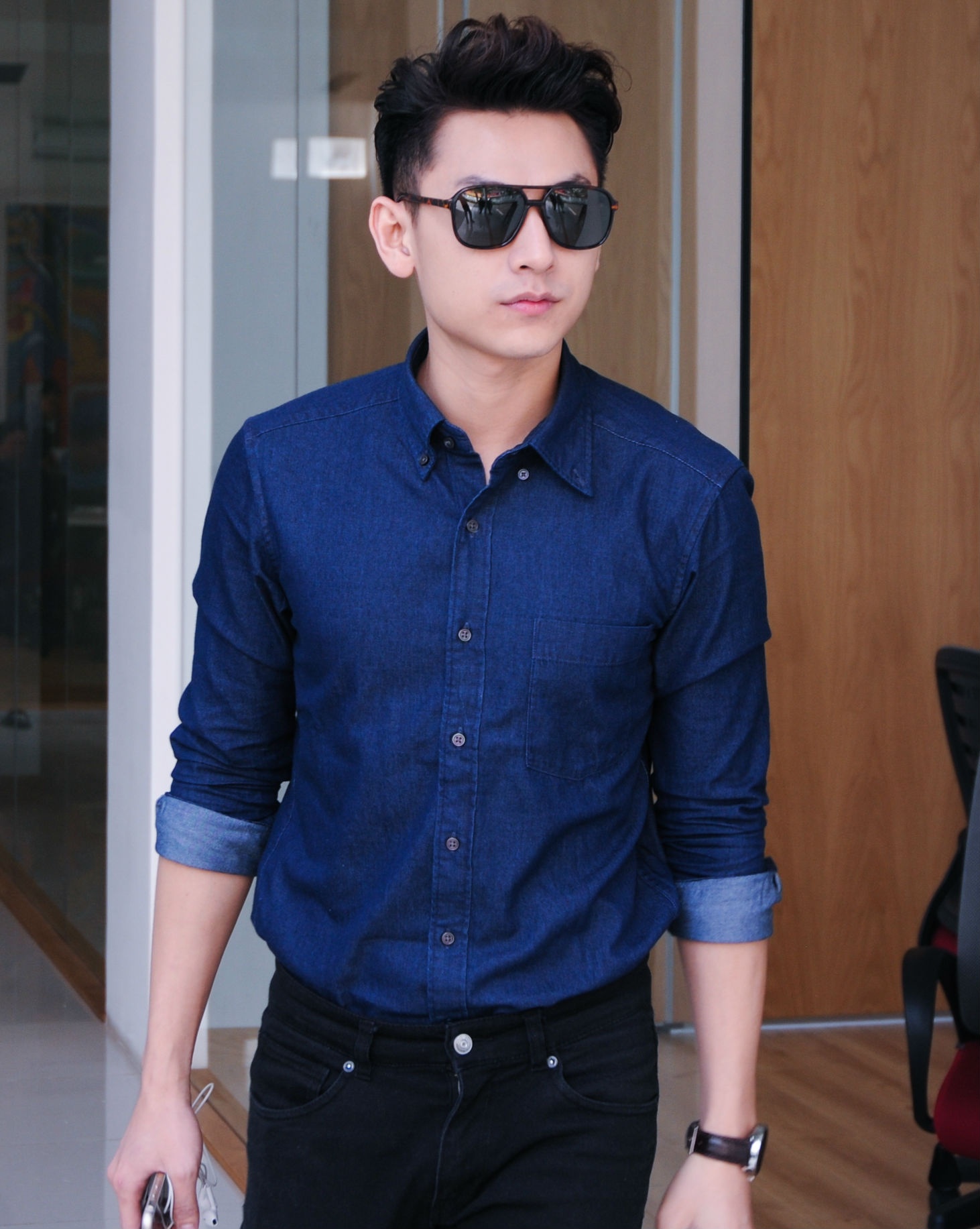 Isaac rất cầu toàn trong công việc.