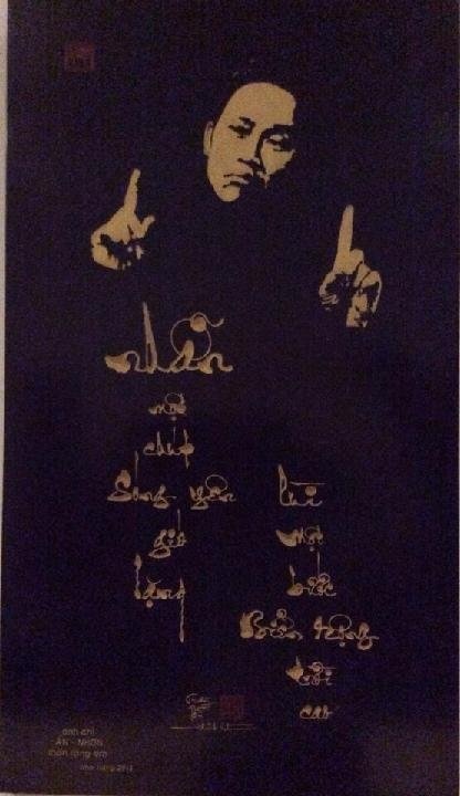 Bức thư pháp có hình Hoài Linh.