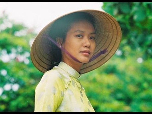 Hay vai người phụ nữ Huế yêu chồng đến mức tôn thờ trong Trăng nơi đáy giếng.