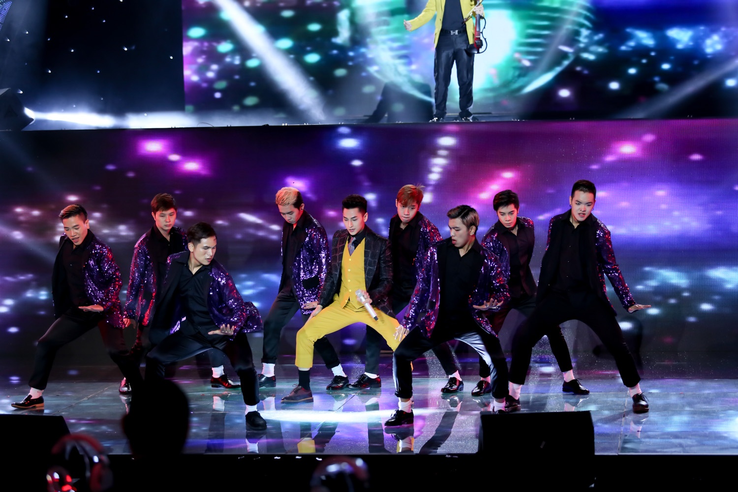 Bộ tứ quyền lực không thể làm ngơ trước phong độ tuyệt vời của Isaac và dành tặng cho anh 39.5 điểm. Cộng với phần bình chọn của khán giả, lần đầu tiên nam ca sĩ vươn lên dẫn đầu. Tuy nhiên, cùng chia giải thưởng Nhóm thi xuất sắc với Isaac còn có Giang Hồng Ngọc và Sơn Tùng M-TP. 