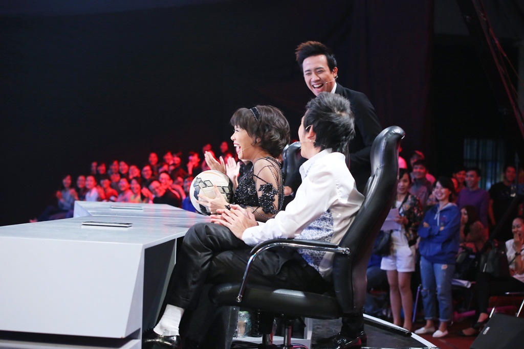 Do đều chọn đúng nên cả hai ghi điểm trong vòng này. Tỷ số chung cuộc đều nhau 4 - 4, phần thắng thuộc về đội khách Thanh Hằng và Ngô Kiến Huy. 