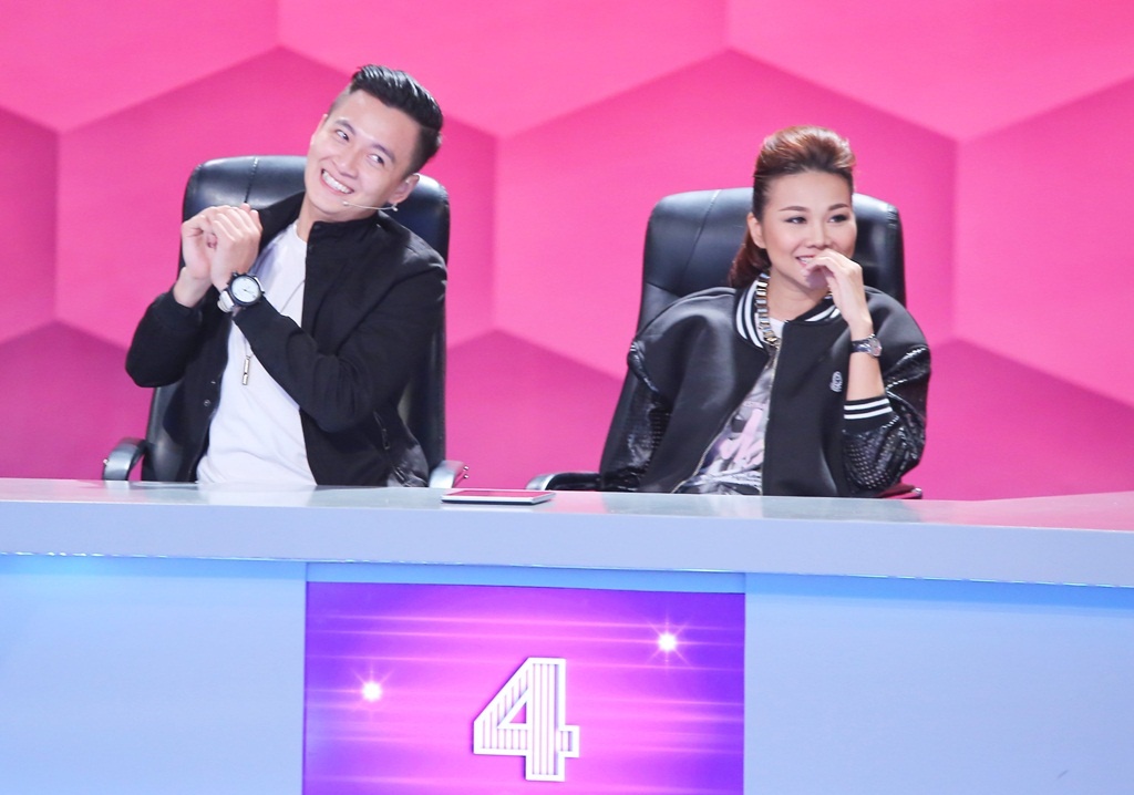 Thanh Hằng phát biểu: “Tôi muốn chia sẻ niềm vui với chú Đoàn Dự nên xin trích 50% giải thưởng để tặng chú”.