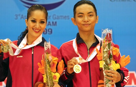 Minh Truong va Khanh Thi dai dien Viet Nam hinh anh