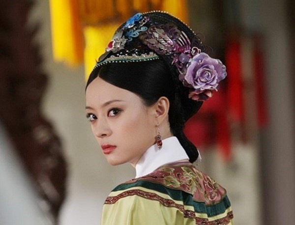 Trong phim, cô thể hiện xuất sắc nhân vật Chân Hoàn - một cô gái trong sáng không màng danh lợi trở nên tàn nhẫn để tự cứu bản thân trong chốn hậu cung tàn khốc.