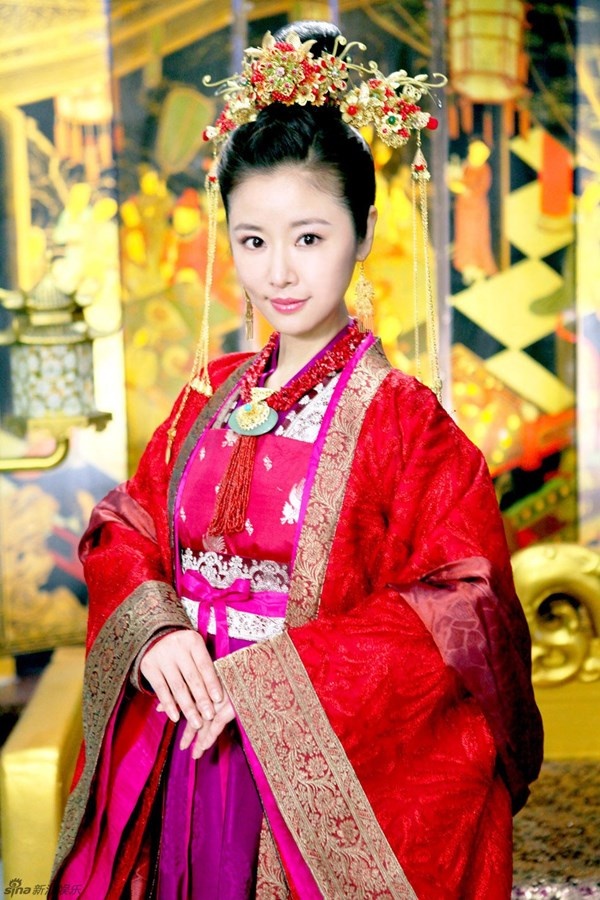 Khuynh Thế Hoàng Phi là bộ phim đầu tiên Lâm Tâm Như sản xuất kiêm thể hiện vai nữ chính.