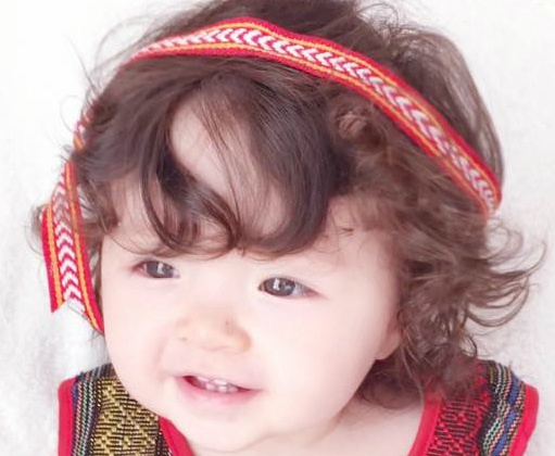 Con gai Elly Tran dang yeu voi trang phuc Tay Nguyen hinh anh