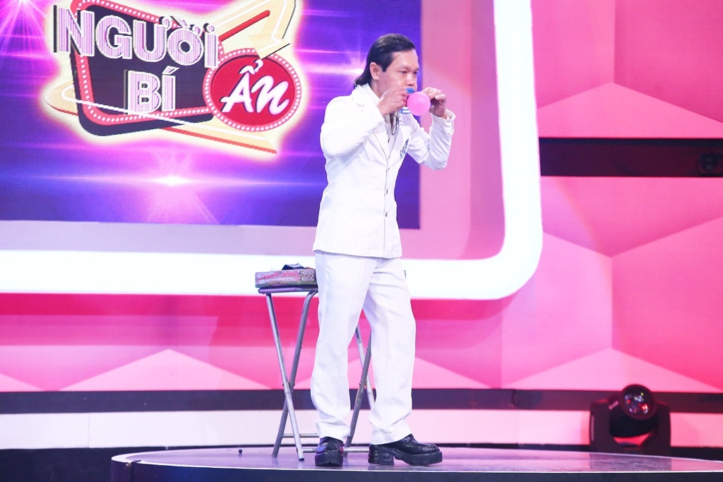  Xuân Diệu, là kỷ lục guinness độc nhất vô nhị của Việt Nam. Mình thổi bong bóng, thổi ruột xe honda, thổi sáo, thổi nến, thổi sữa ra bằng đôi mắt