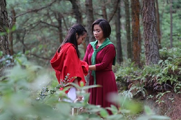 Mỹ Linh và con gái.