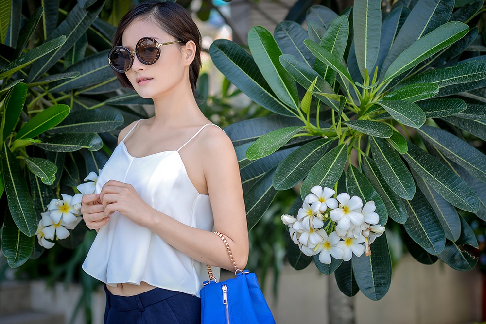 Lan Phương chia sẻ “ Với thời tiết xuân hè, lựa chọn một chiếc váy xòe là sự lựa chọn đúng đắn của các cô gái vì nó mang đến vẻ nữ tính từ kiểu dáng, chất liệu vải cũng như màu sắc và họa tiết của chúng”.
