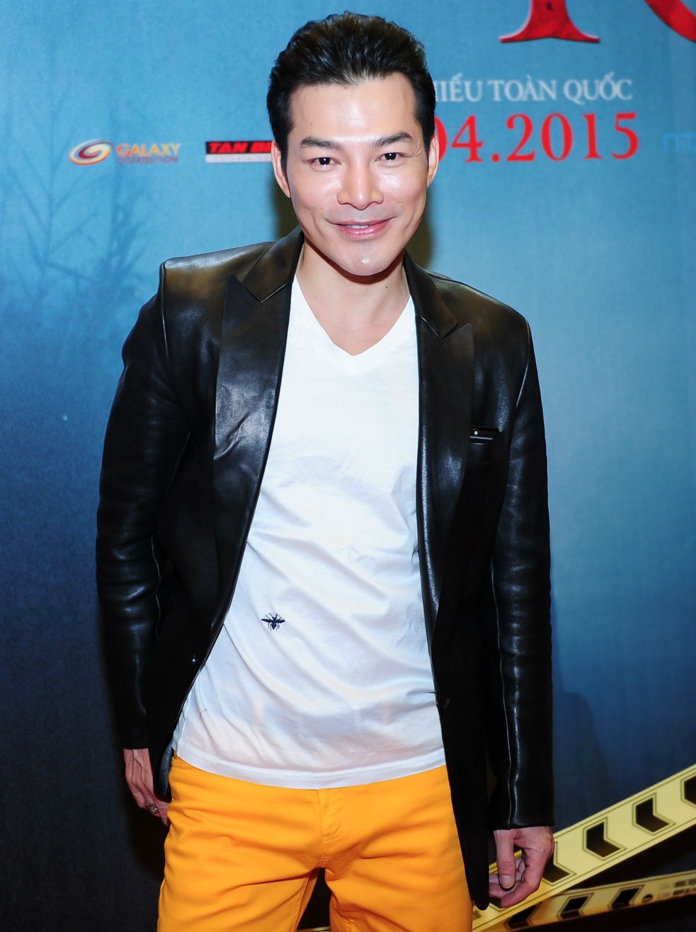 So với những lần xuất hiện trước đây, nam diễn viên Đoạt hồn ăn mặc trẻ trung và chịu khó chải chuốt ngoại hình nhiều hơn.