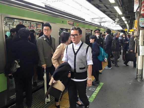 Sau khi cùng mọi người đi tìm giữa trời lạnh giá cùng với việc cầu nguyện thật may mắn cuối cùng anh đã tìm được lại đồ của mình. Đàm Vĩnh Hưng cũng không quên cảm ơn lòng tốt và ý thức tuyệt vời của người dân Nhật Bản.