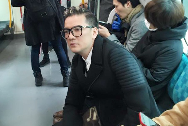 Dam Vinh Hung nhay tau tim kiem do that lac o Nhat hinh anh