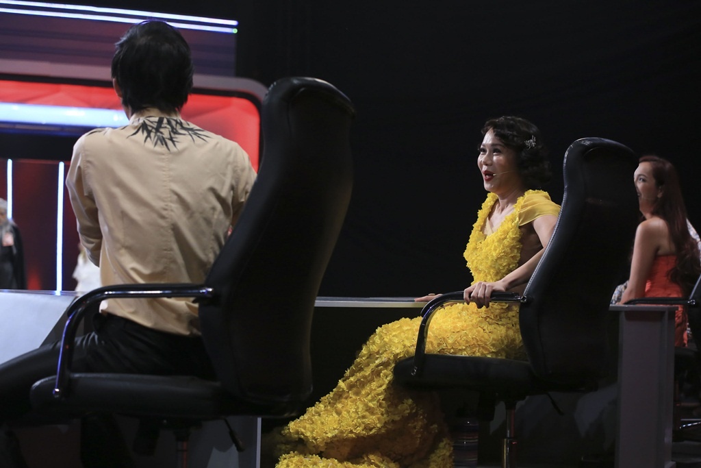 Trong tập này, nữ danh hài hải ngoại bị “dìm hàng” không thương tiếc khiến cô phải kêu lên “Tại sao chương trình lại ‘sỉ nhục’ tôi thế này!”.