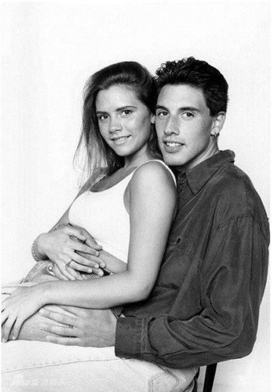 Ảnh chụp của Victoria bên bạn trai đầu tiên của mình.