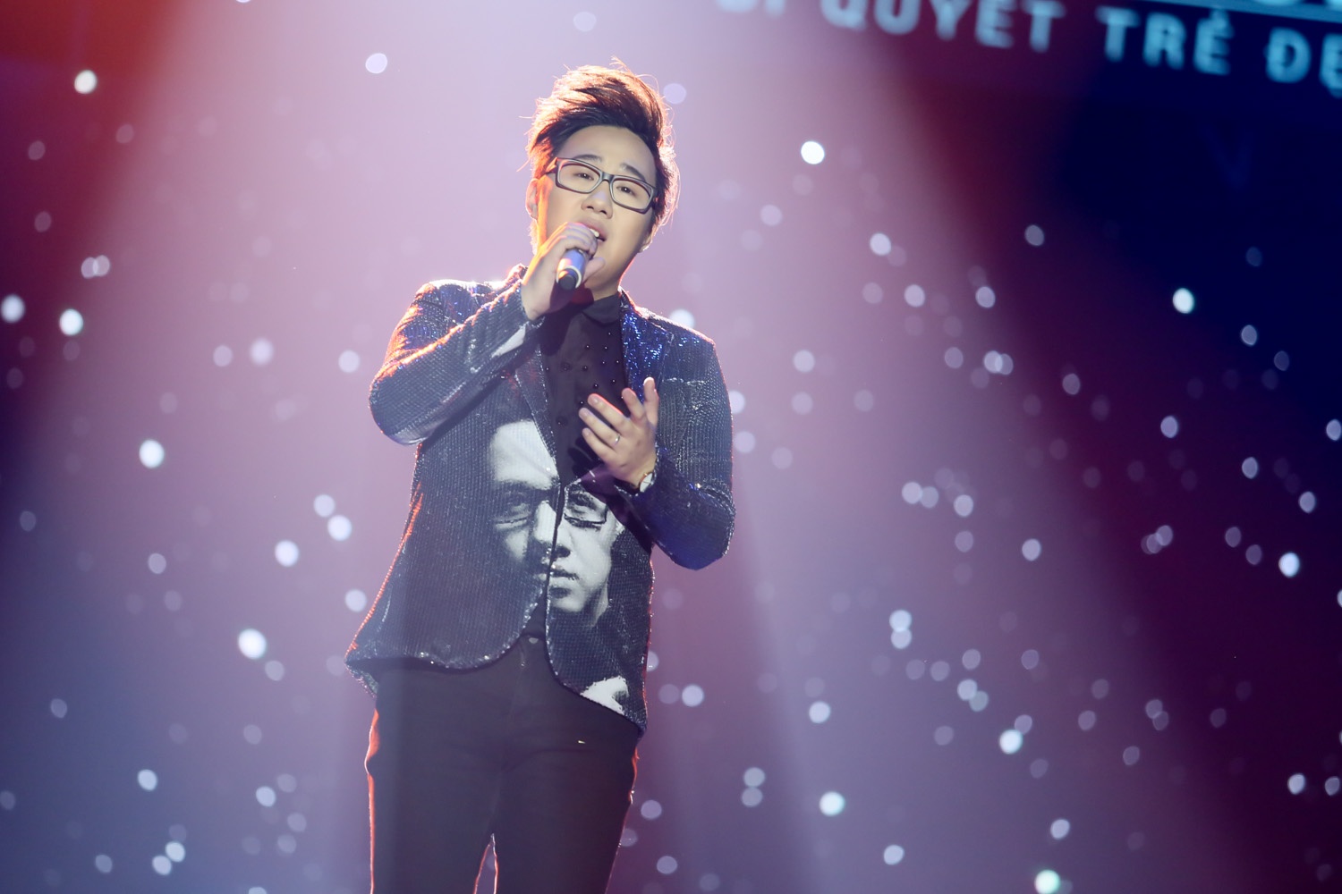 Trung Quân thể hiện ca khúc Chưa bao giờ và làm chủ được sân khấu trong không gian đơn điệu. Hồng Nhung đánh giá: “Trung Quân không phải hét lên những nốt rất cao, khỏe, chính những lúc em thả rất nhẹ, mơn trớn vào lời hát là lúc thuyết phục người nghe nhất.