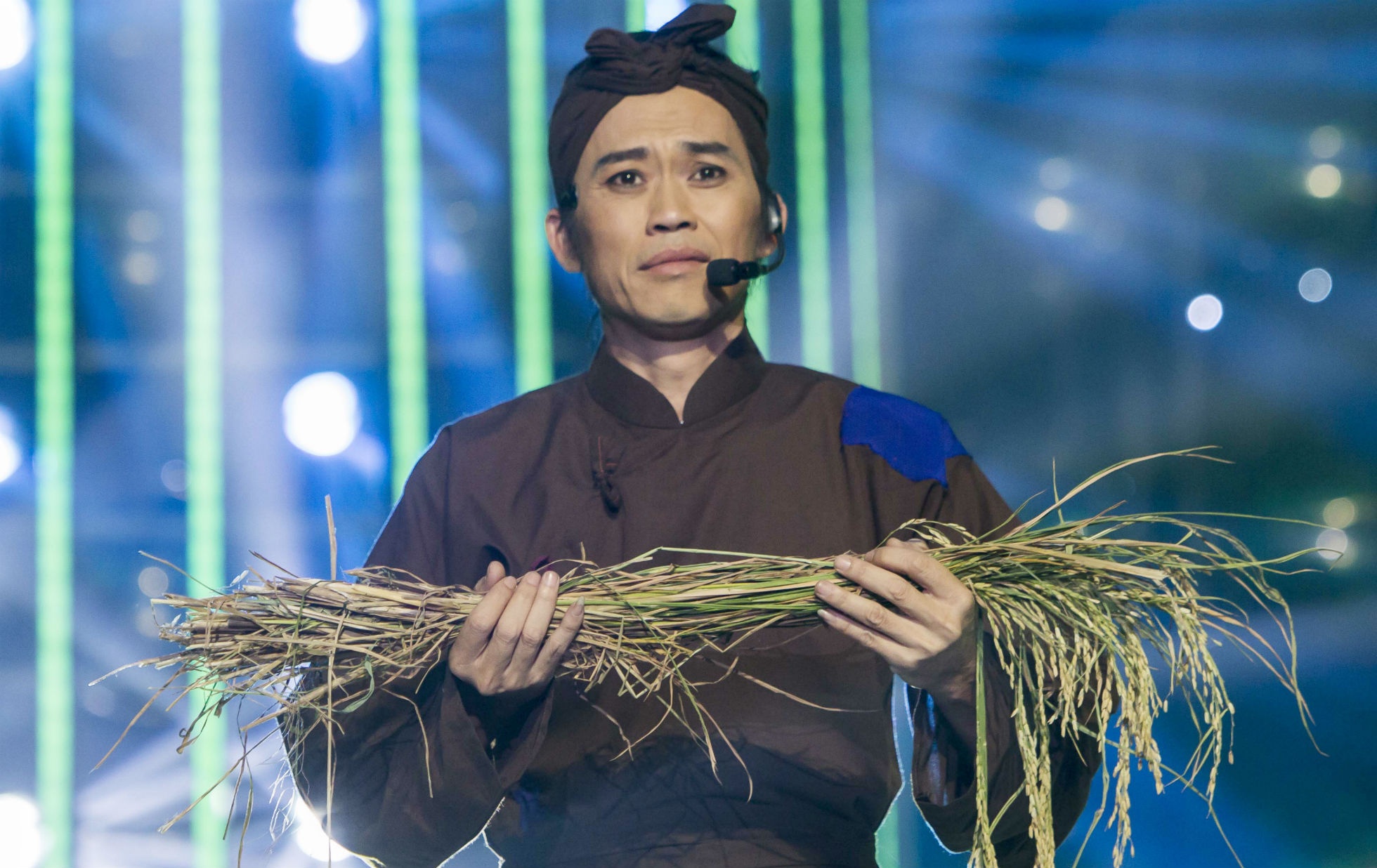 Hoai Linh 'khau chien' My Linh trong Guong mat than quen hinh anh