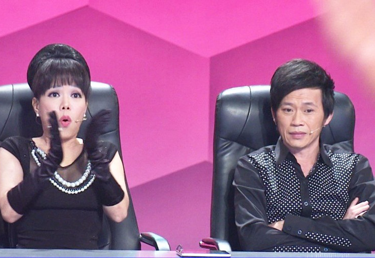 Hoai Linh - Viet Huong than phuc than dong choi trong hinh anh