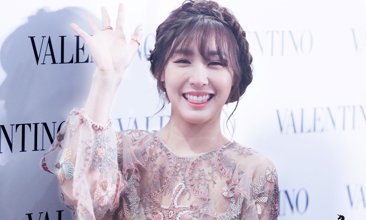 Đôi mắt cười thân thiện chính là chìa khóa bí mất hút fan của Tiffany.