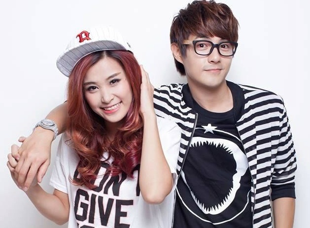 Dong Nhi duoc ban trai 'chong lung' o The Remix hinh anh