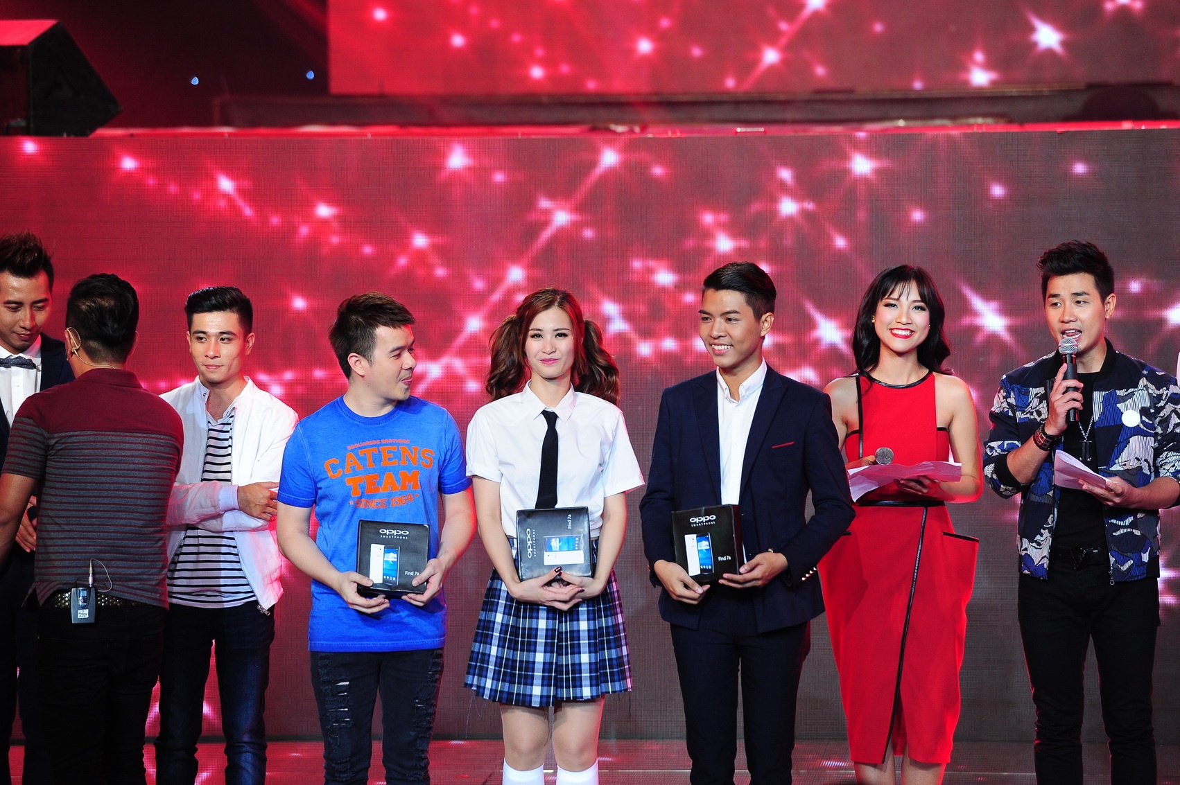 Cùng với Sơn Tùng M-TP, Đông Nhi sở hữu lượng fan hùng mạnh.