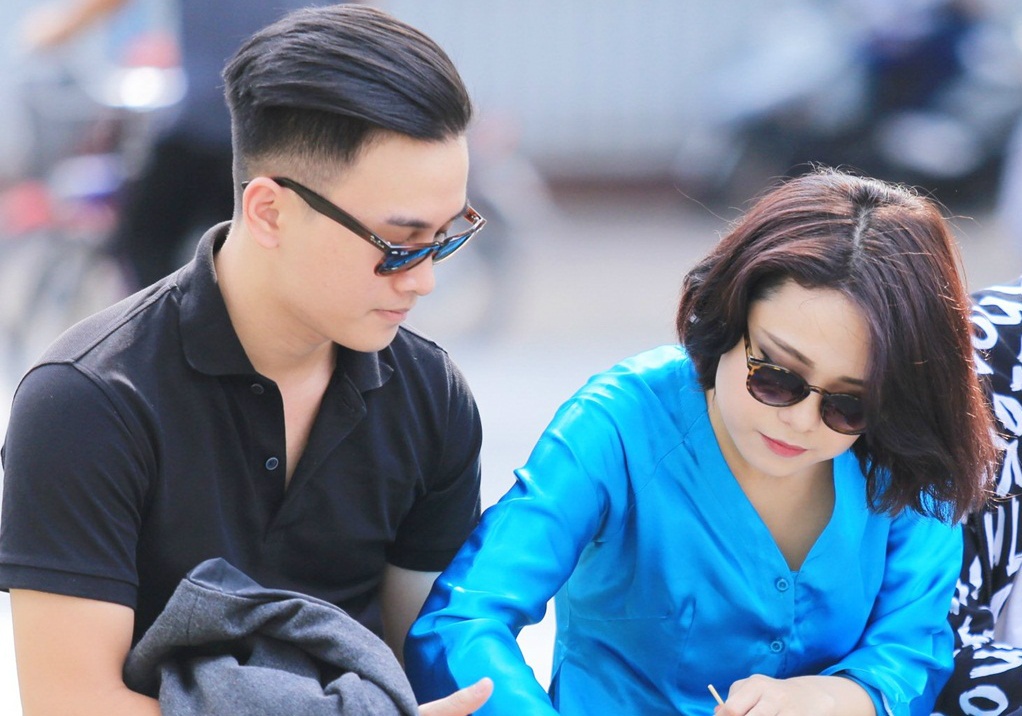 Nguoi yeu dien trai ho tong Thai Trinh di ghi hinh hinh anh