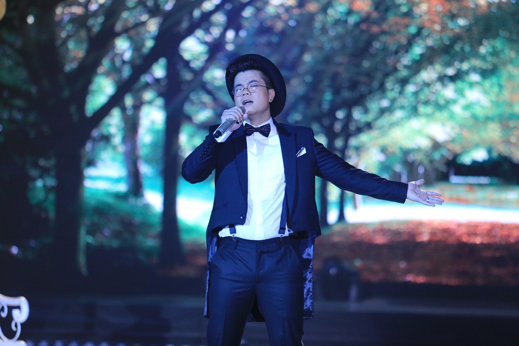 Nhưng Phương Uyên lại không hài lòng: “Tôi không thích phần trình diễn của Đinh Mạnh Ninh vì cách sử dụng micro không chuyên nghiệp. Khi bạn nhảy phải chú ý phần hát vì mình là ca sĩ. Bạn pha R’n’B quá nhiều trong khi đây là đêm nhạc pop, bạn nên hạn chế lại”.