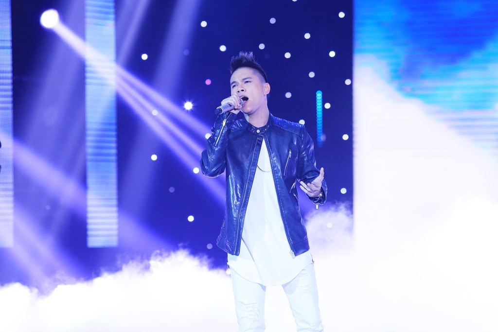 Live show 2 Tuyệt đỉnh tranh tài diễn ra tối 25/4 với chủ đề Ca khúc pop. Nổi bật nhất trong đêm là Hoàng Tôn với See you again – ca khúc nhạc phim Fast and Furious 7 đang “làm mưa làm gió” trên khắp thế giới. Trình diễn bài hát nổi tiếng bằng tiếng Việt, nam ca sĩ khoe chất giọng vang, khỏe cùng những nốt giả thanh khéo léo. 