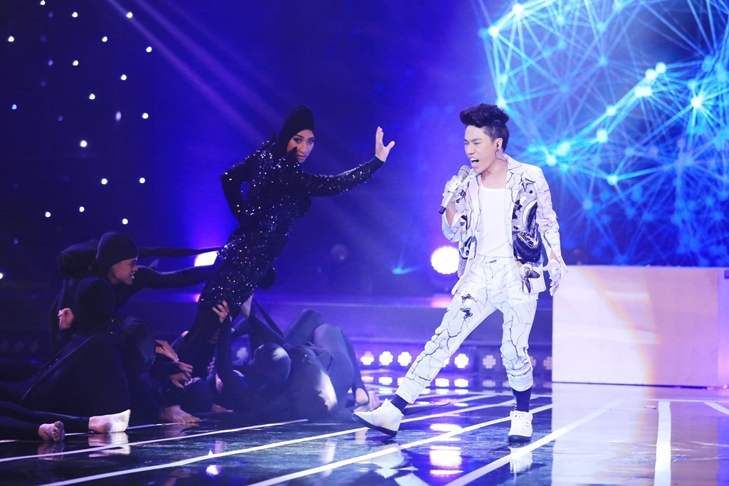 5.	Nguyễn Đình Thanh Tâm trở lại với sở trường trong ca khúc Lột xác. Hồng Nhung nhận xét ngắn gọn: “Nếu so với đêm đầu tiên, riêng tôi cho rằng đây là bước nhảy vọt của em”. 