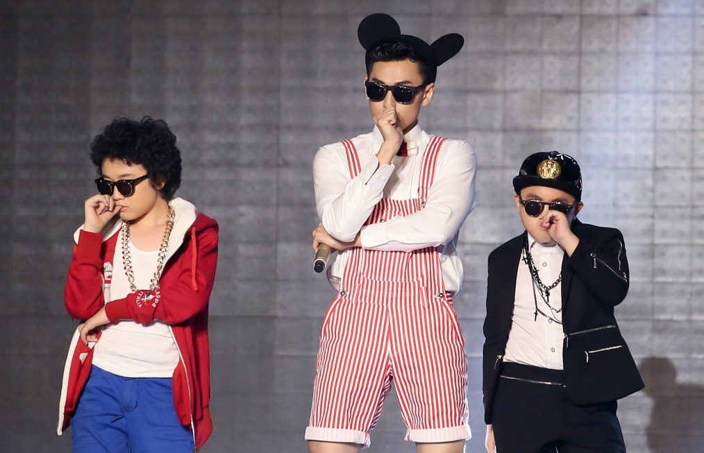 Isaac - Dong Nhi tung chieu cuoi o chung ket The Remix hinh anh