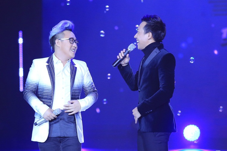 Trung Quan – Mua tren bien vang hinh anh