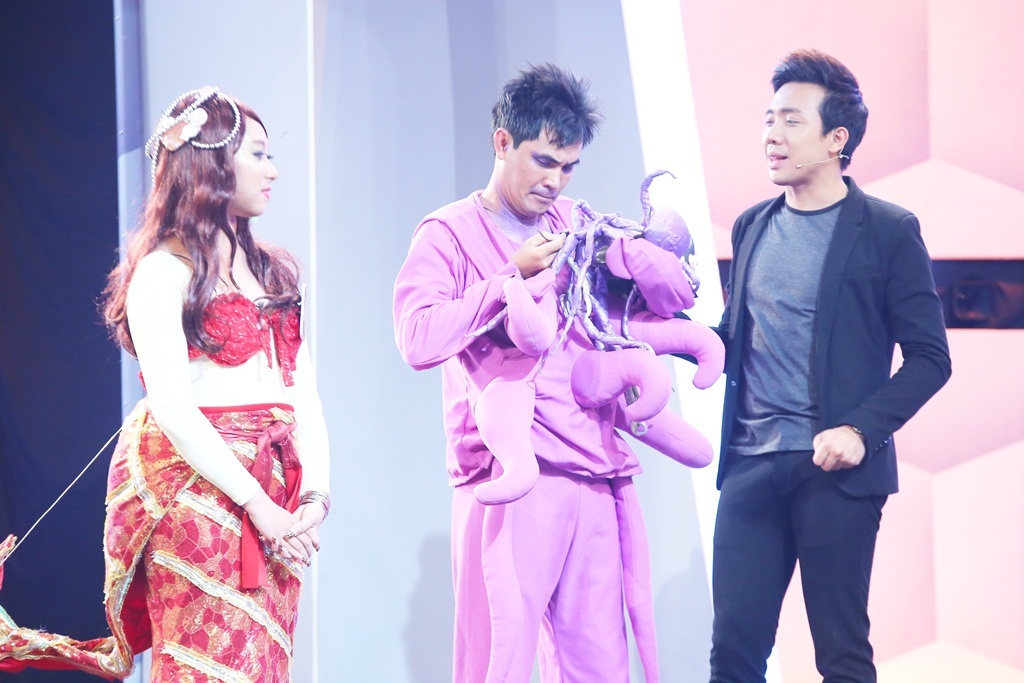 Đội khách cố gắng gỡ gạc ở vòng 4 khi tìm ra người nín thở lâu nhất. Cả 2 đội đều chọn người số 5. 