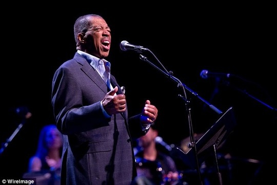 Ben E.King hát ca khúc Stand by me.