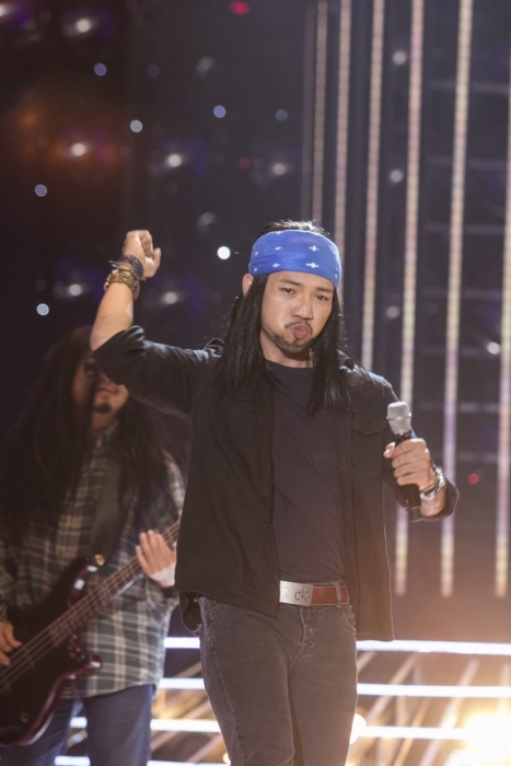 Nhưng Hoài Linh nghiêm khắc: “Bạn hát tốt tuy nhiên đây không phải là sở trường nên bạn chưa thể hiện được sự máu lửa, mạnh mẽ đúng chất”.