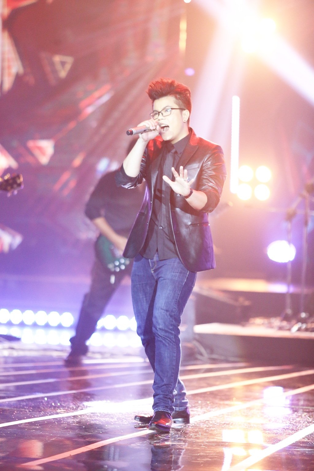 Ngày không mưa của Đinh Mạnh Ninh không được ban giám khảo đánh giá cao. Hồng Nhung cho rằng ca khúc này có những đoạn chưa đủ thuận lợi để Đinh Mạnh Ninh khoe được những nốt cao. Trần Lập cũng đồng tình: “Đó không phải là giải pháp tốt nhất để chuyển sang nhạc rock. Tuy nhiên, nếu như dám làm thì ta cũng sẽ có một bản khác”. 