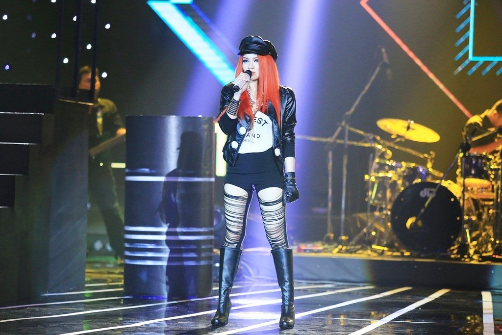 4.	Huỳnh Minh Thủy chọn ca khúc Losing grip nhưng bộc lộ yếu điểm khi thều thào trong giọng hát. 