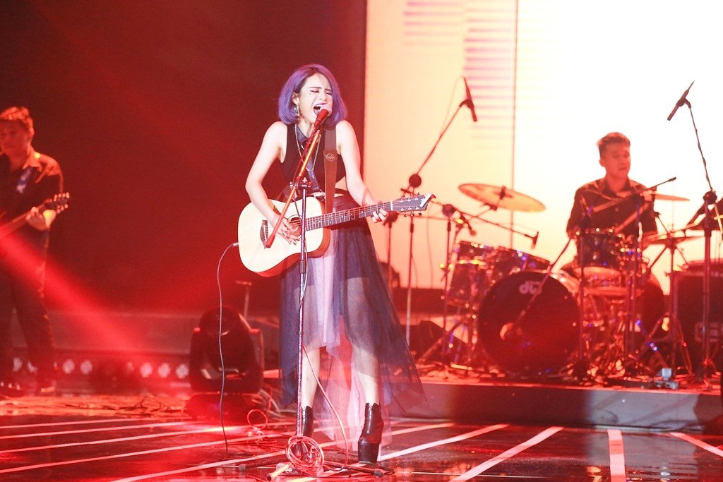 Thái Trinh có phần trình diễn an toàn với ca khúc pop rock kinh điển: What’s up. Trần Lập khen ngợi chất nữ tính, điệu đà của nữ ca sĩ khéo léo kết hợp với phong cách hoang dã của rock.