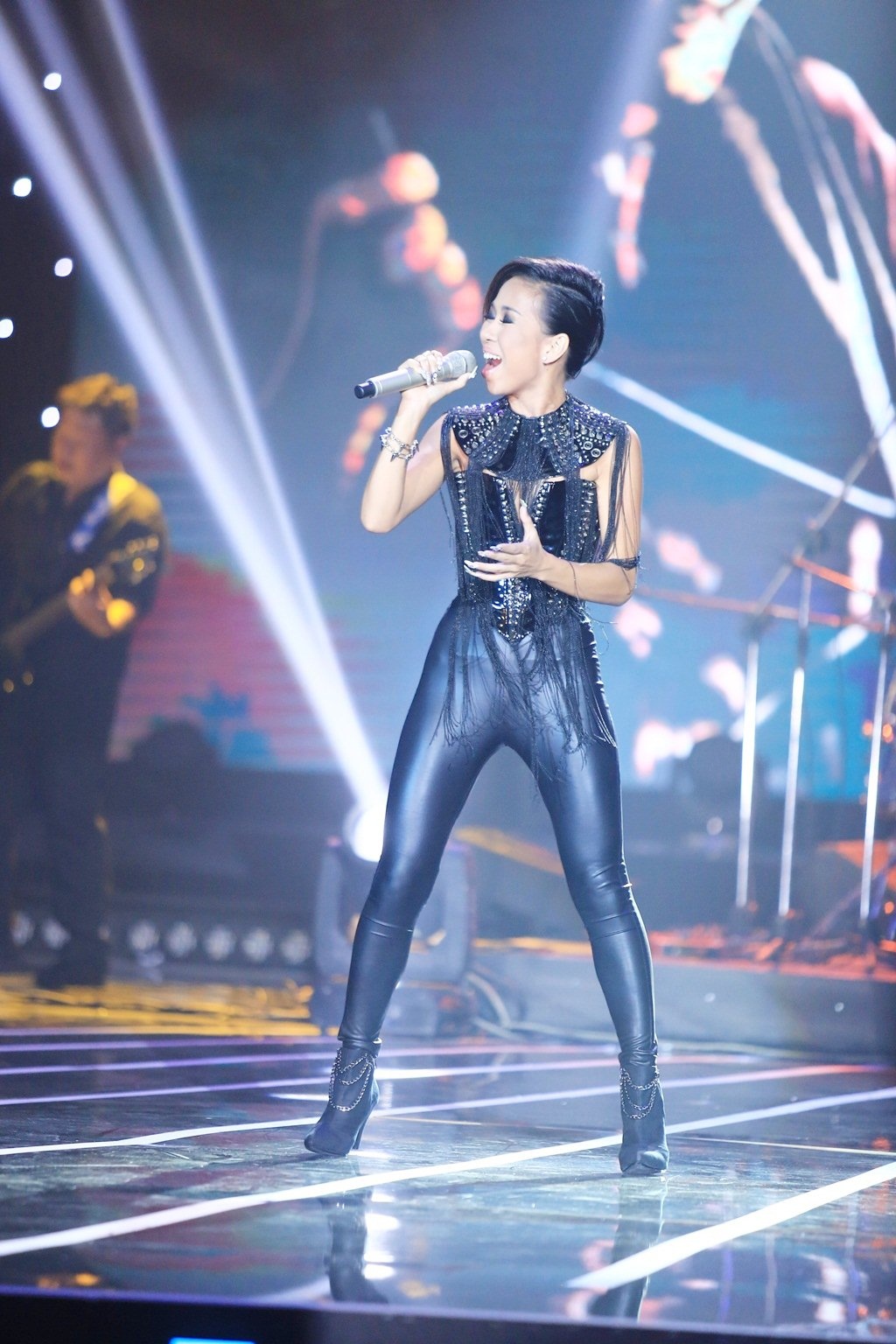 Thảo Trang chọn Bão đêm và ngay lập tức tạo nên làn sóng yêu thích trong lòng khán giả lẫn ban giám khảo. Trần Lập đánh giá: “Bạn tiết chế rất hay và kiểm soát giọng ca trong khi phần nhạc lắng xuống. Đấy là điểm khác biệt giữa bạn và Microwave, tôi thích như vậy”. 