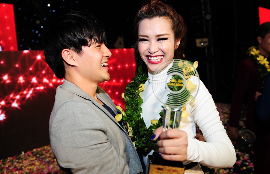 Dong Nhi doat giai quan quan The Remix hinh anh