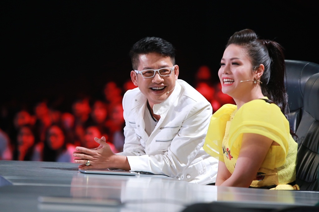 Trải qua 5 vòng thi, đội khách thua cuộc với tỷ số 2 – 3 mặc dù trước đó đội nhà “năn nỉ” Tấn Beo và Nhật Kim Anh “ráng chơi cho thắng”. “Thám tử Hên Ry” làm khán giả cười lăn quay vì toàn đoán sai khiến nữ diễn viên Long Thành cầm giả ca “càu nhàu” khi để thua đội nhà.