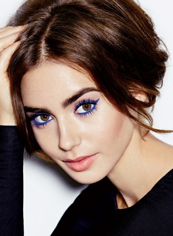 Với phong cách nhấn đôi mắt này bạn chỉ cần trang điểm lớp nền trong suốt cùng đôi môi phớt hồng.