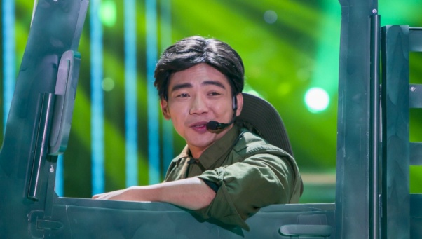 Mai Quoc Viet gia NSND Trung Duc hat Chao em co gai Lam Hong hinh anh