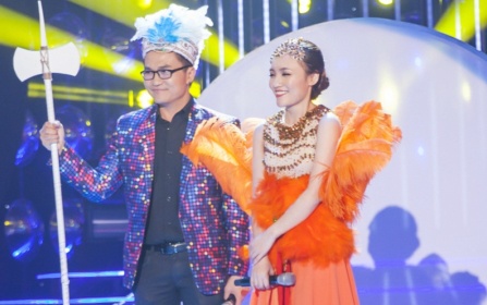 Nhat Thuy hoa Ho Quynh Huong hat Vu dieu hoang da hinh anh