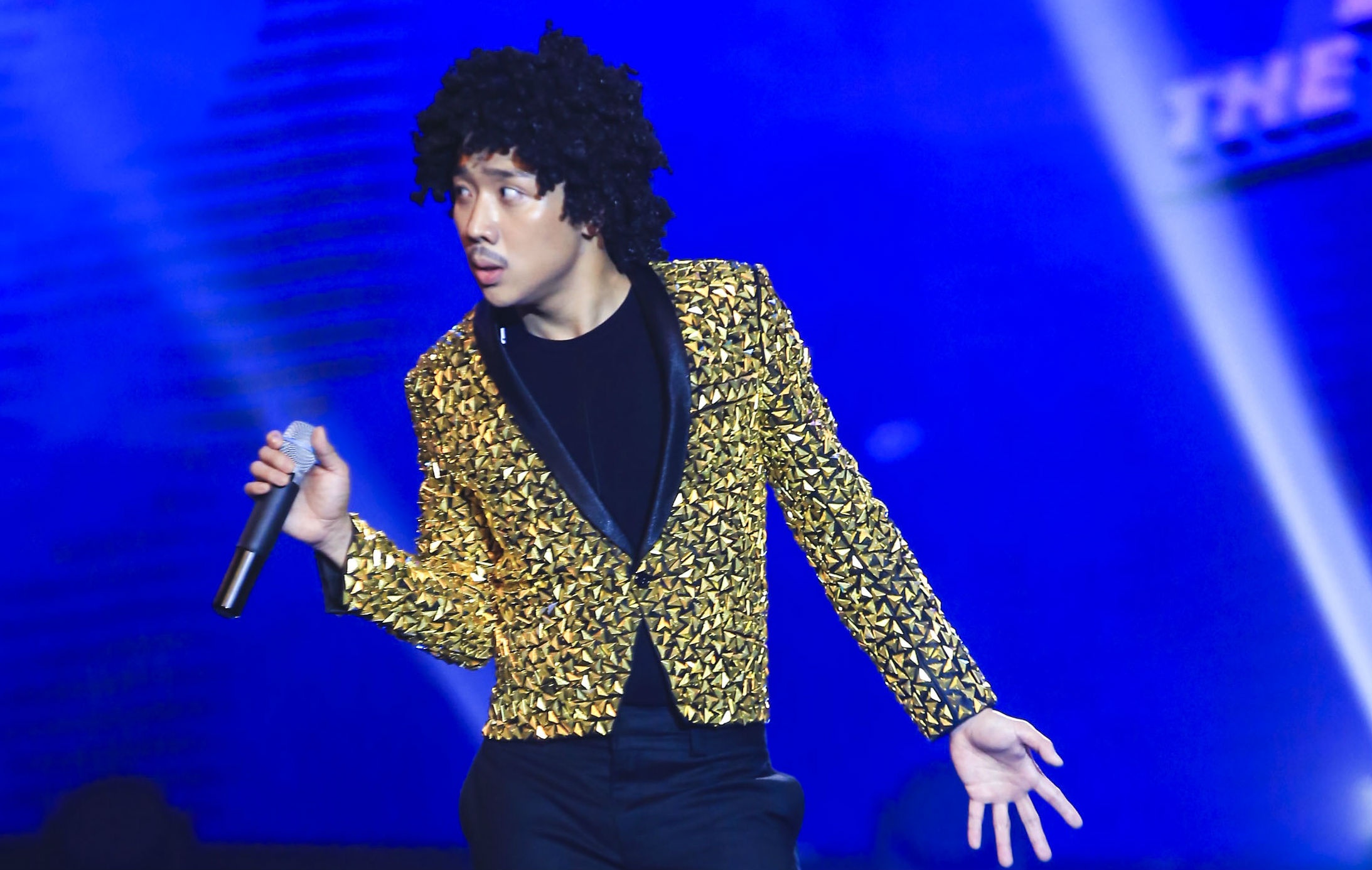 Tran Thanh nhay disco voi No Limit hinh anh