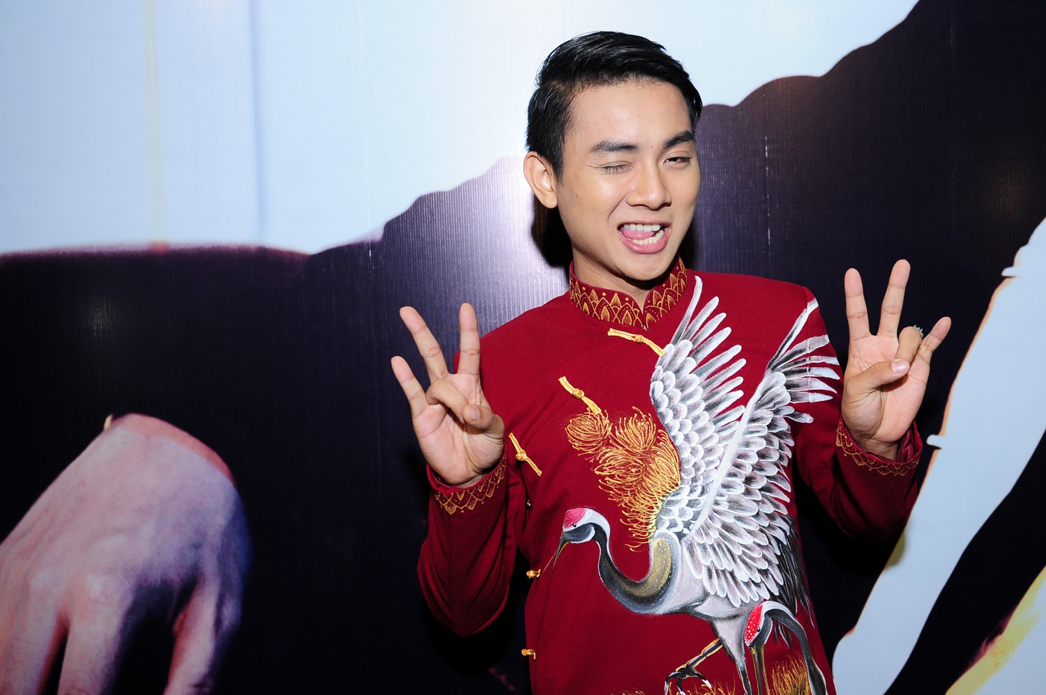 Nhưng đồng thời cũng khắc khoải, trăn trở với Chuyện tình mo cau, Không giờ rồi, Chuyến đò không em, Phố buồn.