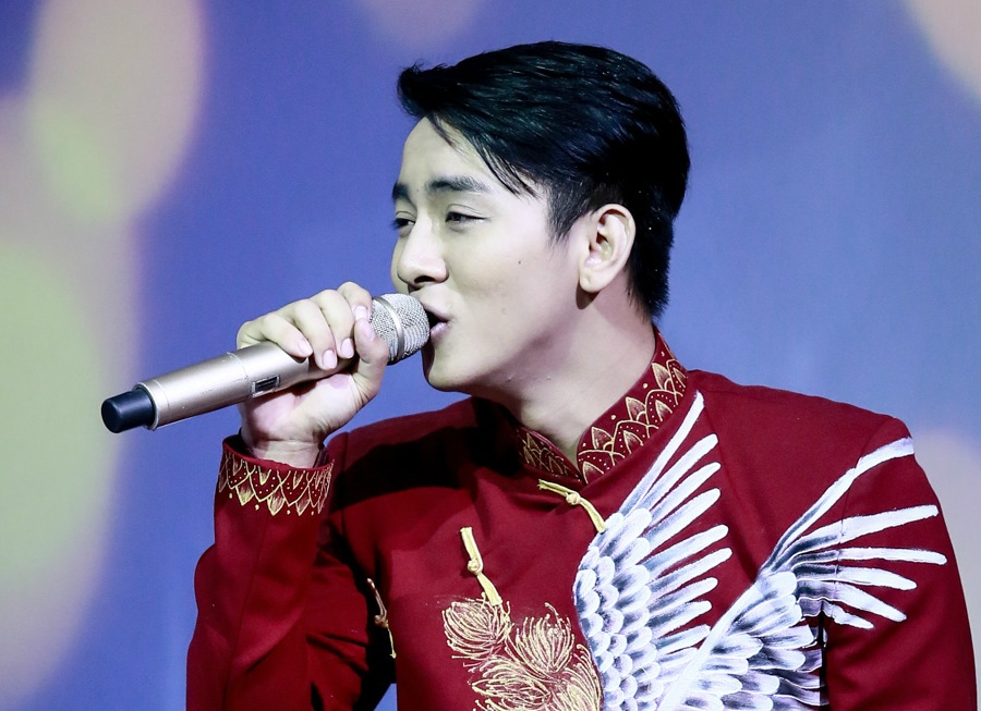 Hoai Lam hat Trai tim ben le hinh anh