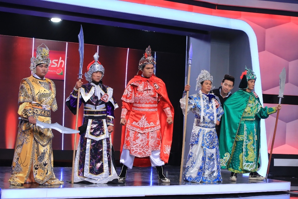 Vợ chồng Sáu Bảnh tách biệt tỷ số khi Lý Hùng thay đổi lựa chọn vào phút cuối.  Ở vòng 4, họ phải tìm ra võ sư môn phái Kim Kê Tây Sơn Nhạn.Việt Hương chọn nhân vật số 2, ban đầu đội khách cũng cùng chung đáp án nhưng Lý Hùng bất ngờ đổi sang số 5.